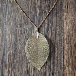 Goldtone Filigree Leaf Pendant Necklace Dainty Lacy Intricate Detail 28" + 1.25"